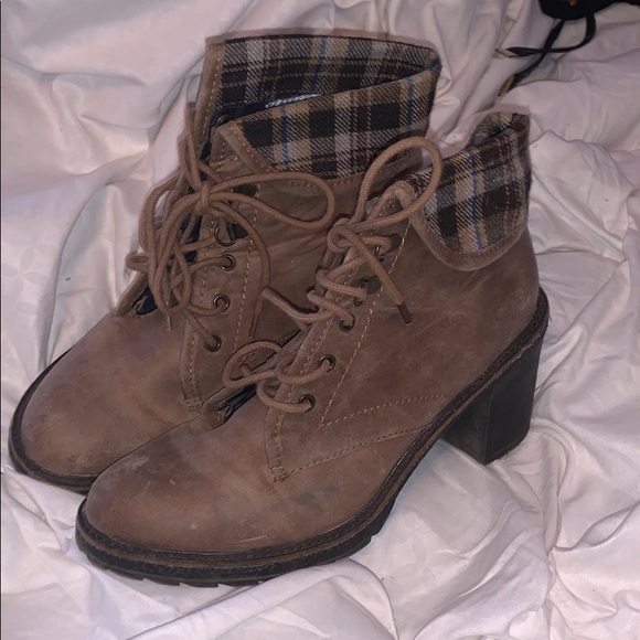 boots ✰ ✰ ✰ - Picture 1 of 3
